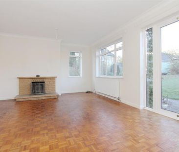 4 bedroom detached house to rent - Photo 2