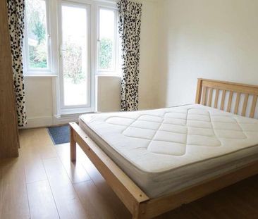 Bedroom Detached House In Winton, BH9 - Photo 2