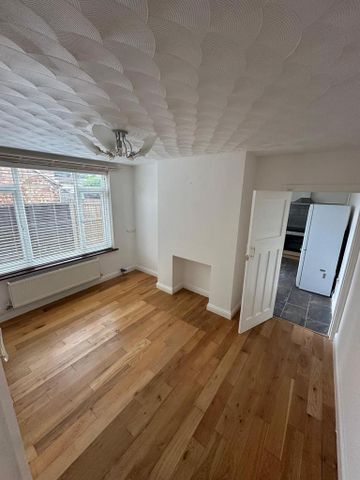 3 bedroom semi-detached house to rent - Photo 2