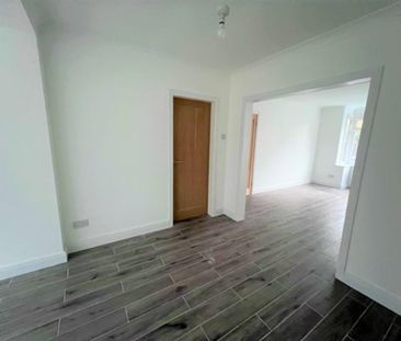 4 bedroom detached house to rent - Photo 3