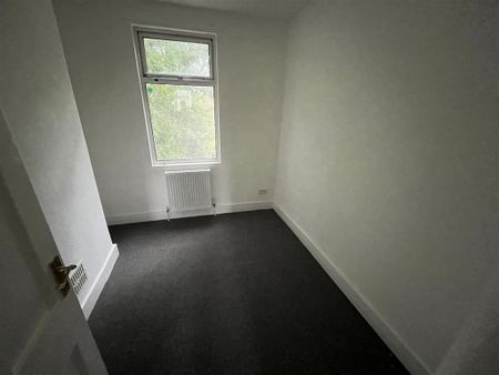 3 bedroom end of terrace house to rent - Photo 4