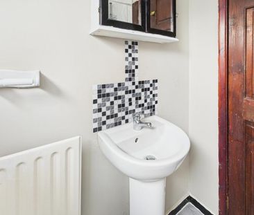 2 bedroom terraced house to rent - Photo 6