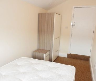 4 bedroom terraced house to rent - Photo 5