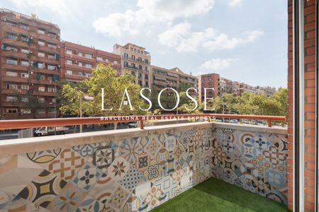 Apartment 110m² with optional garage to rent in Hostafrancs, Barcelona - Photo 5