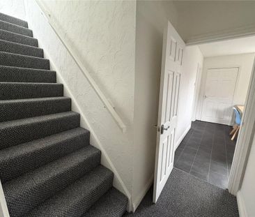 2 bedroom end of terrace house to rent - Photo 2