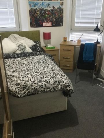 3 bedroom flat to rent - Photo 5