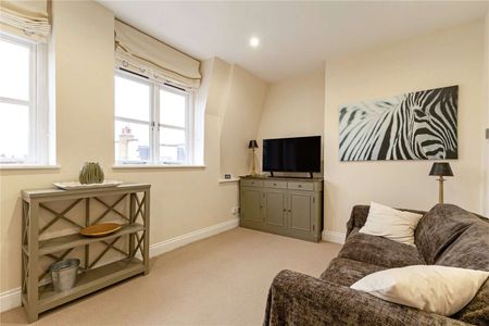 A beautifully presented one bedroom flat situated in a highly desirable part of Fulham - Photo 2