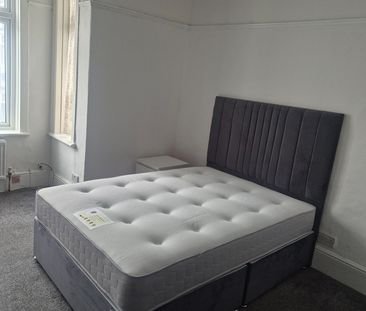 Room in a Shared House, Melfort Rd, CR7 - Photo 2