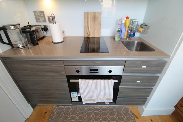 Studio to rent - Photo 1