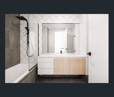 Modern 4-Bedroom Townhouse in the Heart of Nuovo - Photo 4