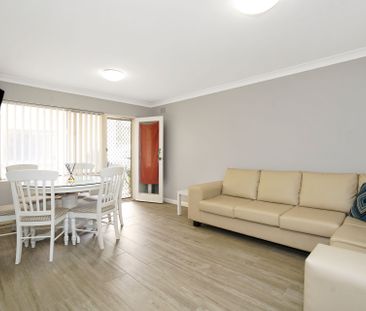 Waterfront Living Opposite the Entrance Channel – Fully Furnished - Photo 2