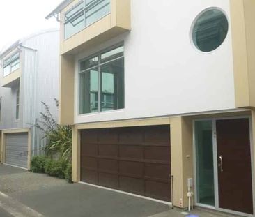 3 Bedroom Townhouse with Double Garage - Photo 2