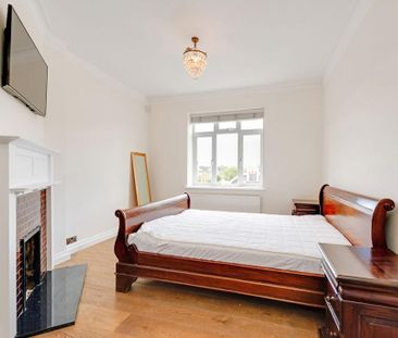 3 bedroom flat to rent - Photo 4