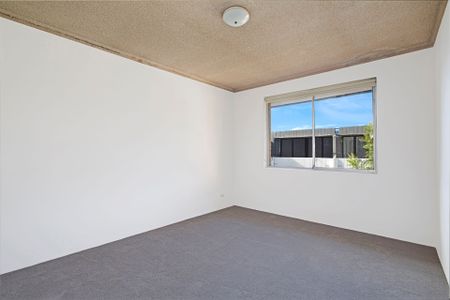 Spacious Two Bedroom Apartment Moments to Coogee Beach - Photo 2