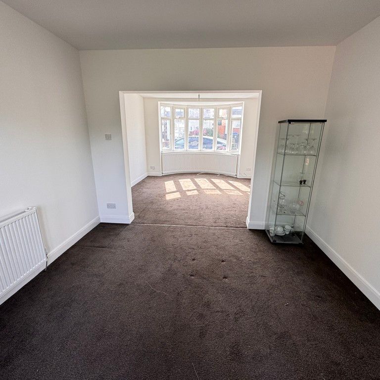Newbridge Crescent, Newbridge, Wolverhampton - Photo 1