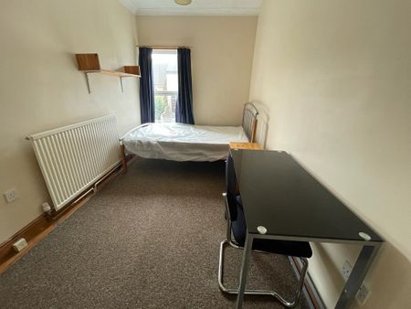 5 bedroom terraced house to rent - Photo 2