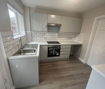 2 bedroom semi-detached house to rent - Photo 2