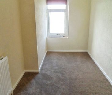 Commonside, Batley, West Yorkshire, WF17 - Photo 2