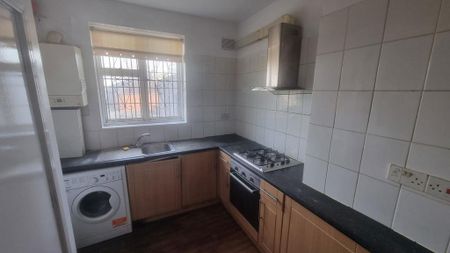 2 bedroom flat to rent - Photo 5