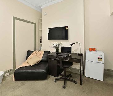 Room 4 (Non Ensuite) - Photo 4