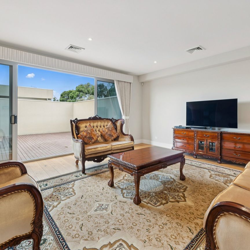 Beachfront Luxury Townhouse - Photo 1