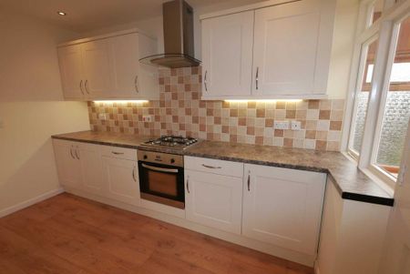 2 bedroom bungalow to rent - Photo 2