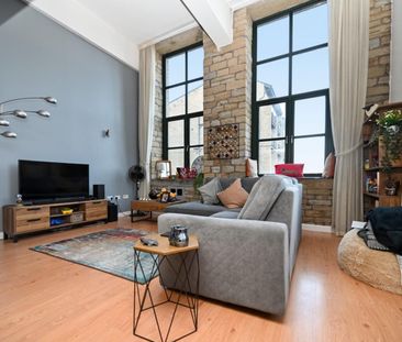 2 bedroom Flat To Let - Photo 2