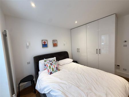 2 bedroom semi-detached house to rent - Photo 3