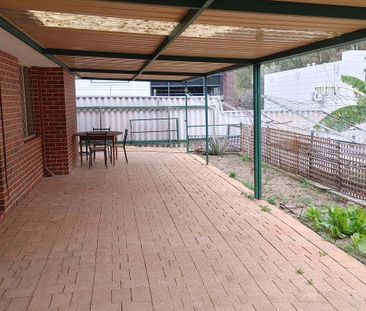 3 Bedroom, 1 Bathroom Stand Alone House - Photo 4