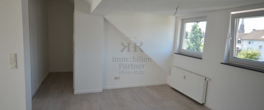 Helle frisch renovierte 3-Raumwohnung im DG in energetisch saniertem Haus! - Foto 1