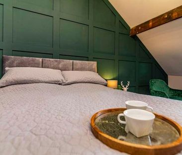 Luxury Bedroom House, LN2 - Photo 2
