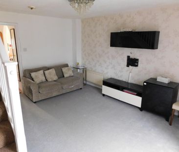 2 bedroom end of terrace house to rent - Photo 1