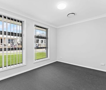 MODERN 4 BEDROOM HOME FOR RENT !! - Photo 2