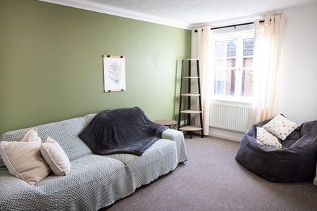 3 bedroom semi-detached house to rent - Photo 2