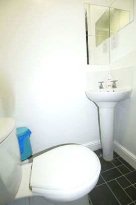 128 Monks Road, Lincoln, Lincolnsire, LN2 5PH - Photo 1