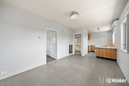 Spacious 2 Bedroom Unit - Photo 3