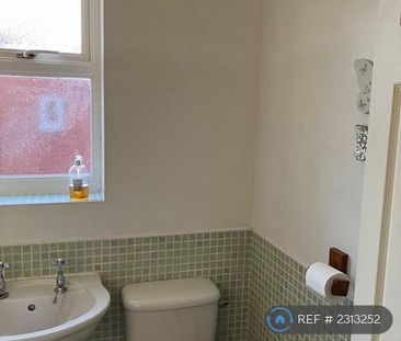 2 bedroom end of terrace house to rent - Photo 4