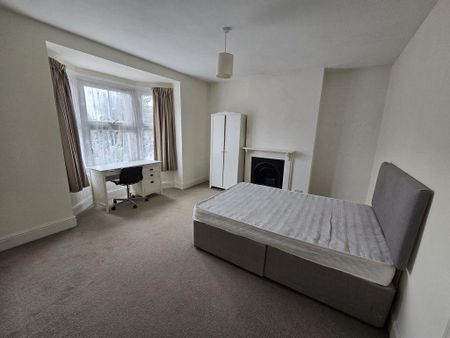 4 bedroom terraced house to rent - Photo 2