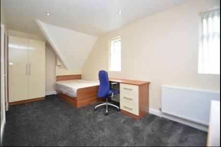 9 Bedroom Student Properties in Leeds - Photo 3
