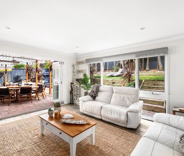 Stunning coastal views with north-facing entertainer's haven - Photo 2