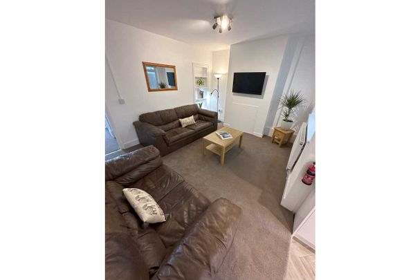 Room 1 - Photo 1