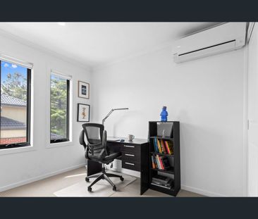 Modern Two-Storey Living in Prime Carrum Downs Location - Photo 5