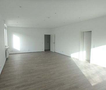 Ansprechende Wohnung mit schönem Wintergarten! - Foto 1