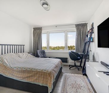 2 Bed Flat, Somerset House, SW19 - Photo 4