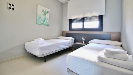 2 room luxury Apartment for rent in Benidorm, Valencia - Photo 4