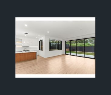 Luxurious Brand New 5 Bedroom Home! - Photo 1