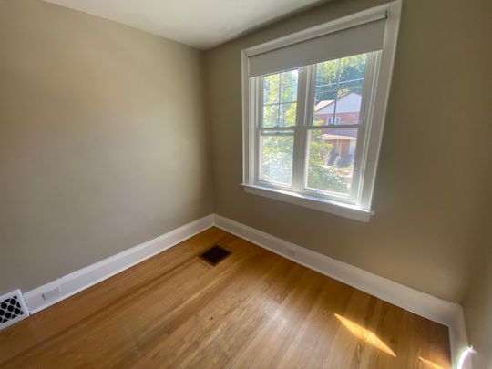 For Lease - 33 Lorindale Avenue Unit# #2 (UPPER), Toronto, Ontario - Photo 1