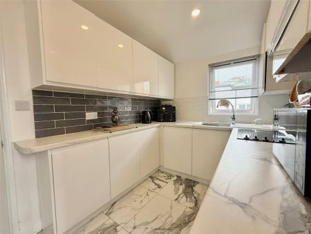 2 bedroom apartment to rent - Photo 3