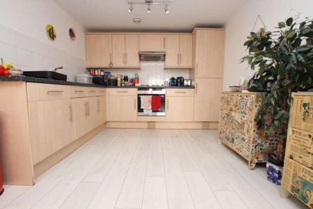 2 bedroom flat to rent - Photo 3