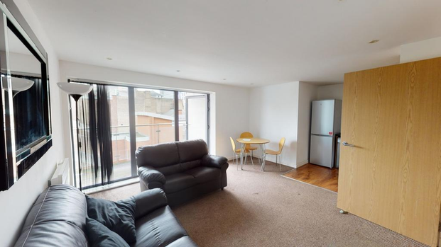 2 bedroom flat to rent - Photo 1
